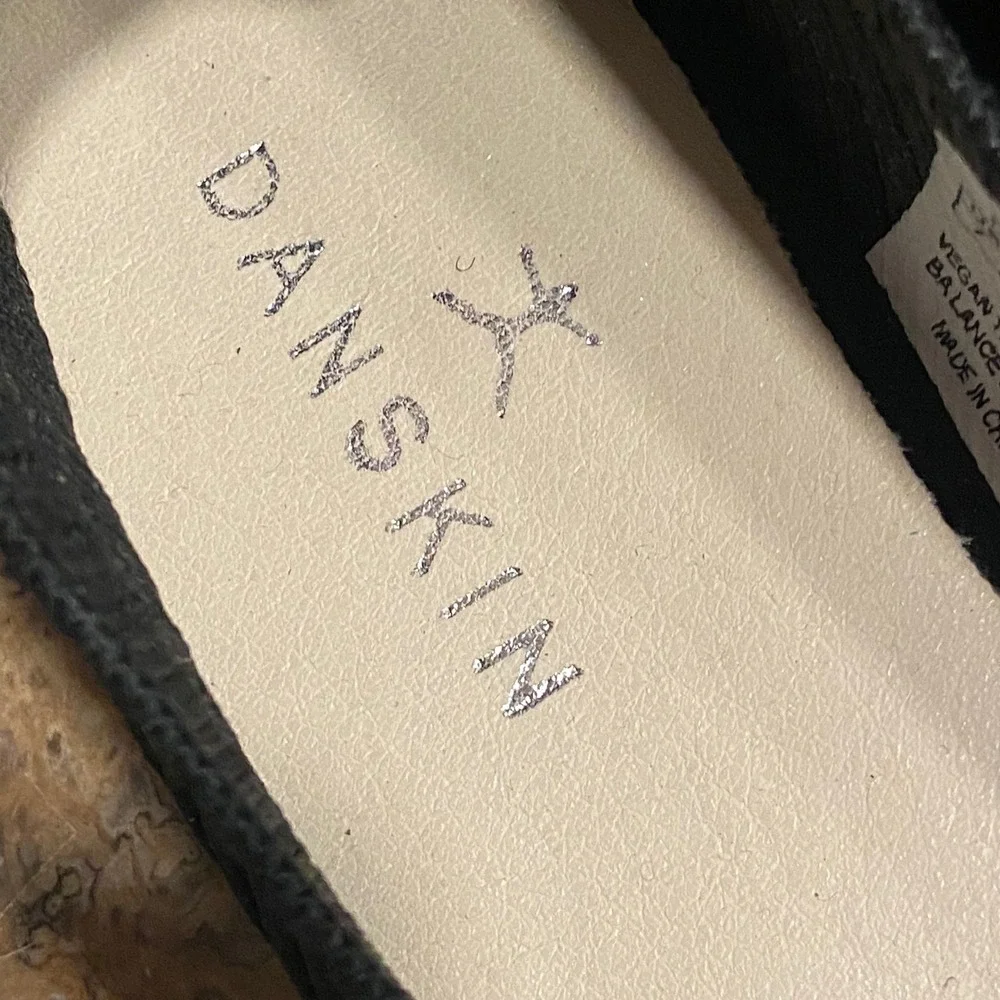 Danskin Hope Womens Black Ribbed Knit Vegan Ballet Flats Slip On Shoes Size 7